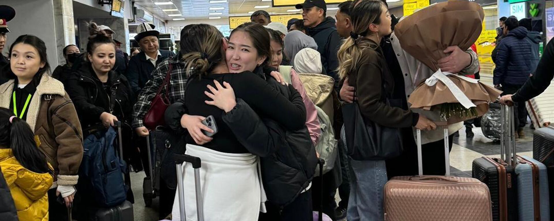 В Бишкек из Кувейта, Бахрейна и Катара доставили 142 кыргызстанца - Sputnik Кыргызстан, 1920, 15.03.2026