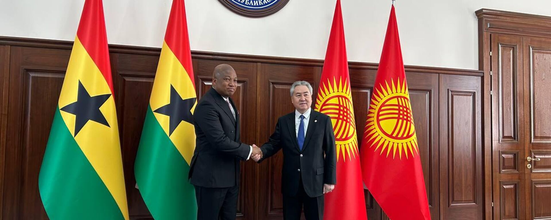 Глава МИД Ганы Сэмюэл Окудзето Аблаква находится с официальным визитом в Кыргызстане  - Sputnik Кыргызстан, 1920, 16.03.2026