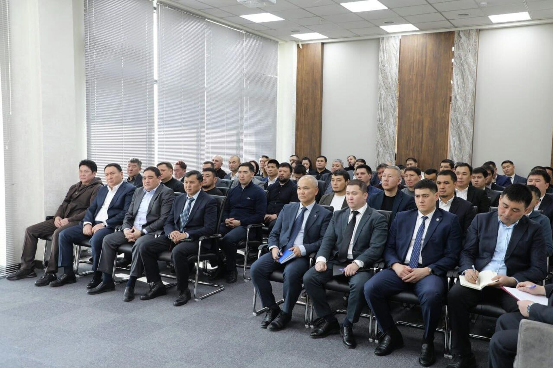 Встреча главы ГКНБ Жумгалбека Шабданбекова с предпринимателями - Sputnik Кыргызстан, 1920, 16.03.2026