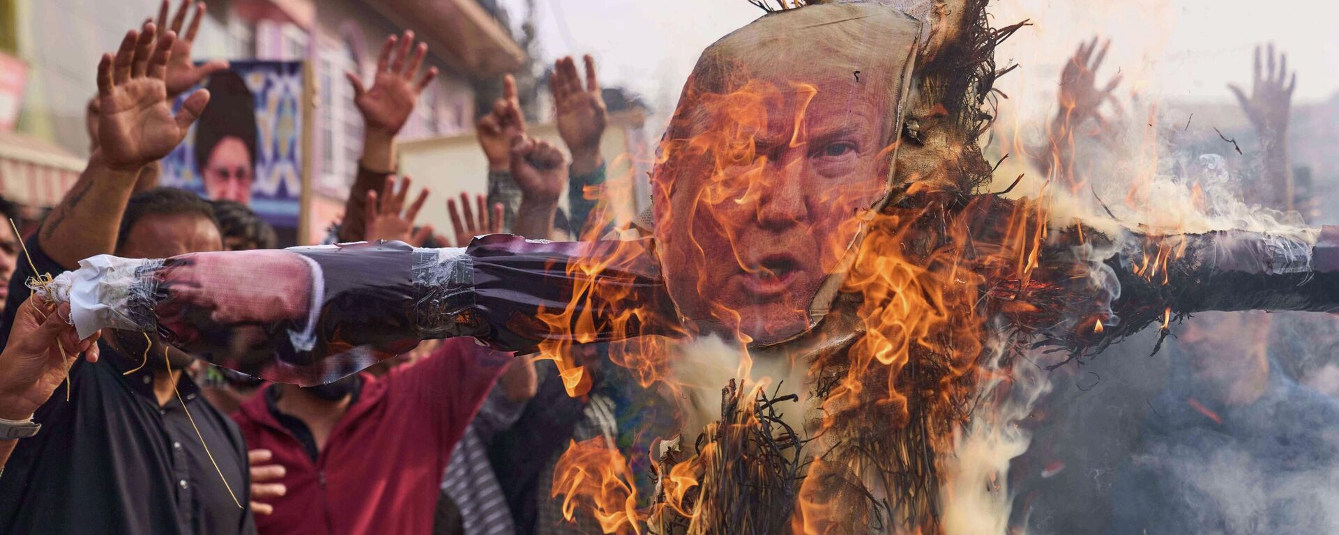 Антитрамповская акция в Кашмире - Sputnik Кыргызстан, 1920, 16.03.2026