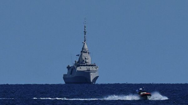 Фрегат в прибрежных водах Ирана. Архивное фото Фрегат в прибрежных водах Ирана. Архивное фото - Sputnik Кыргызстан