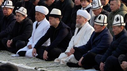 Садыр Жапаров принял участие в праздничном Айт-намазе 
