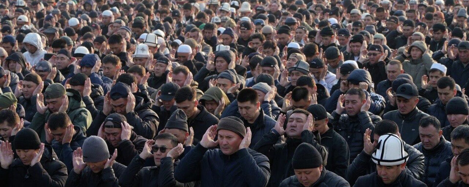 Айт-намаз на Старой площади в Бишкеке - Sputnik Кыргызстан, 1920, 20.03.2026