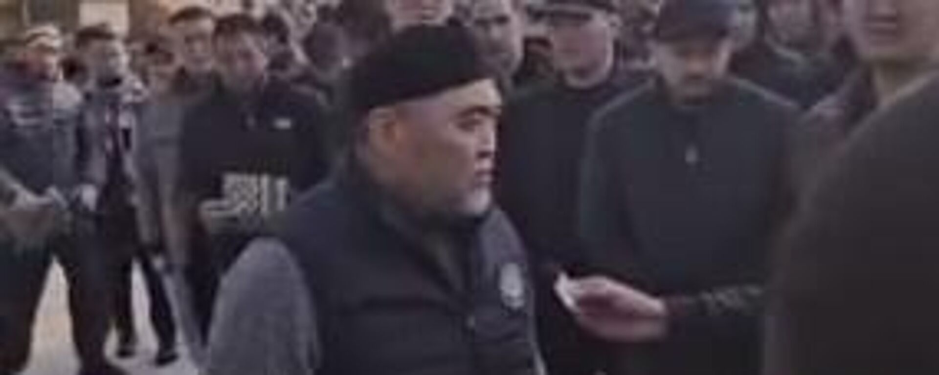 Экс-глава ГКНБ Камчыбек Ташиев  в мечети в микрорайоне Джал - Sputnik Кыргызстан, 1920, 20.03.2026