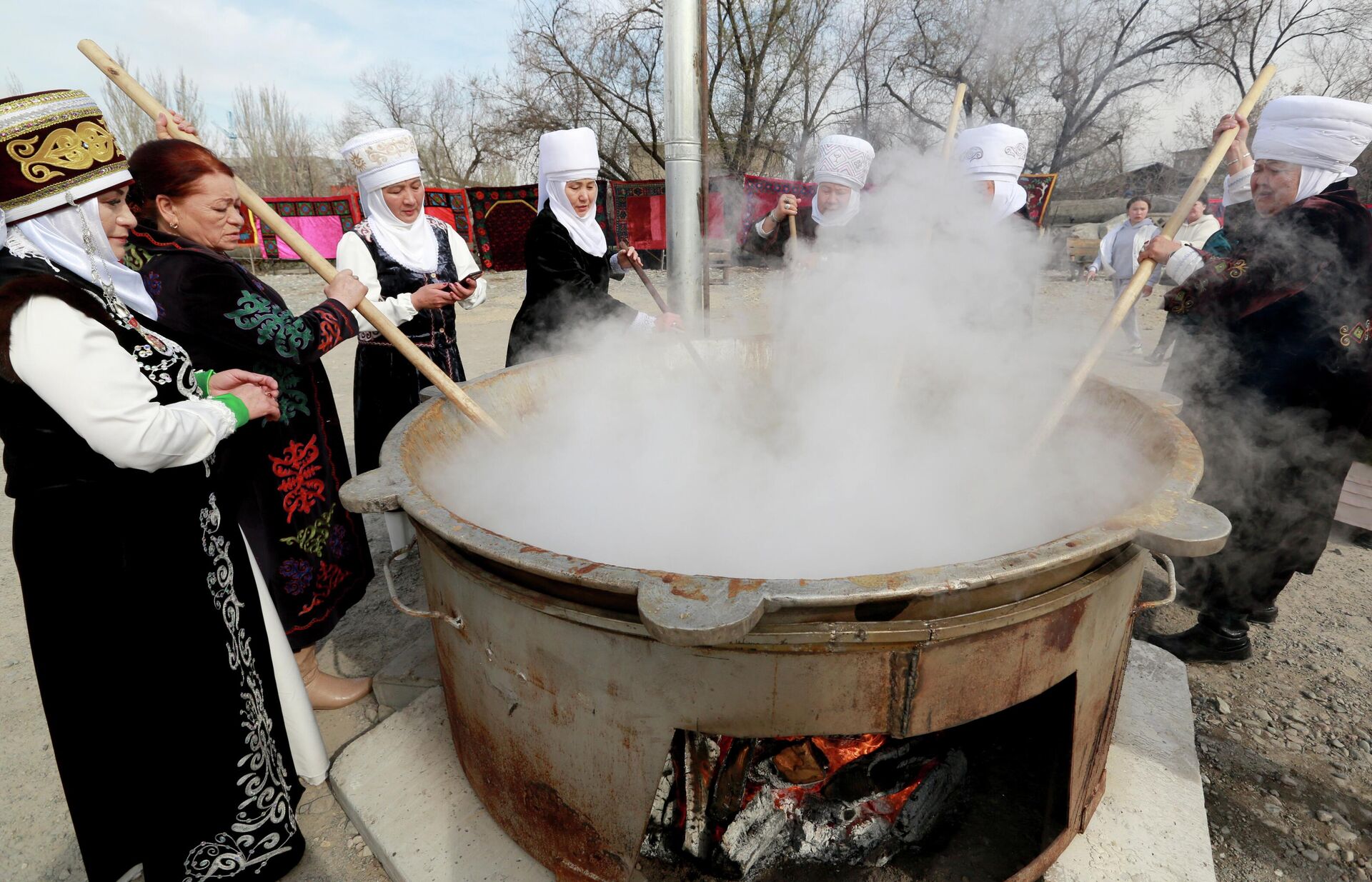 Празднование Новруза в странах СНГ Празднование Новруза в странах СНГ - Sputnik Кыргызстан, 1920, 21.03.2026