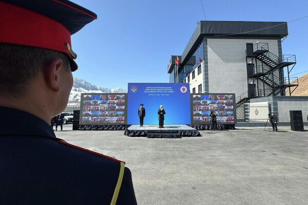 Всего в этот день в онлайн-режиме введены в эксплуатацию 27 объектов системы МВД в Баткенской, Ошской, Иссык-Кульской, Джалал-Абадской и Чуйской областях. - Sputnik Кыргызстан