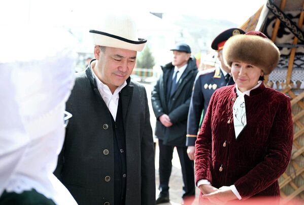 Перед началом мероприятия глава государства и первая леди Айгуль Жапарова посетили юрточную инсталляцию, отражающую богатое культурное наследие кыргызского народа - Sputnik Кыргызстан