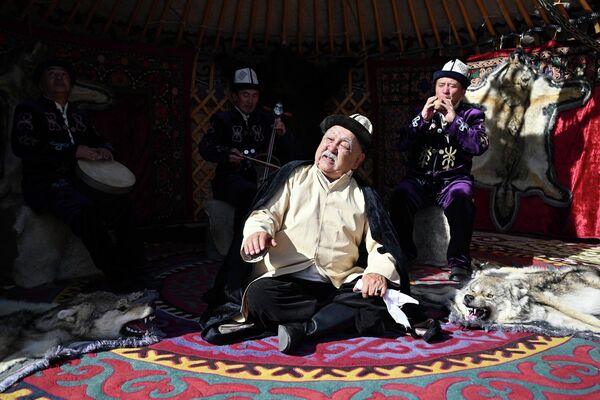 Зрителям была представлена театрализованная композиция, отражающая красоту Нарынского края, историческое наследие, культурные ценности и символы кыргызской государственности - Sputnik Кыргызстан