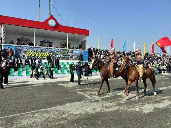 В Баткене праздничное торжество прошло на центральном стадионе города  - Sputnik Кыргызстан