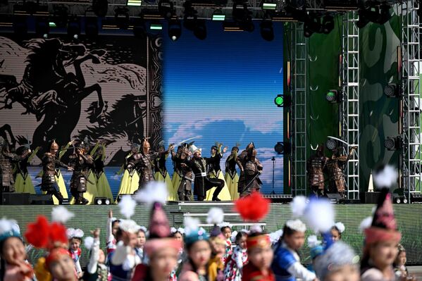 Празднование Нооруза на главной площади страны сопровождалось масштабной культурной программой - Sputnik Кыргызстан