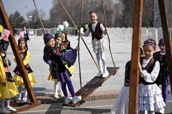 Майрамдын көркүн чыгарган кичинекейлер - Sputnik Кыргызстан