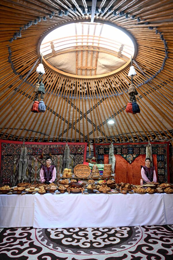 Торжественное мероприятие, посвящённое празднику весеннего равноденствия на площади Ала-Тоо в Бишкеке - Sputnik Кыргызстан