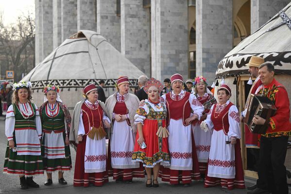 Нооруз — один из самых древних и самобытных праздников, который испокон веков сопровождается традициями очищения, призывает к духовной чистоте и символизирует изобилие - Sputnik Кыргызстан