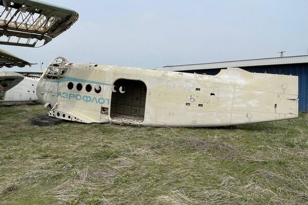 Компания &quot;Аэропорты Кыргызстана&quot; объявила аукцион по продаже старых самолетов - Sputnik Кыргызстан