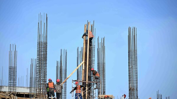 Глава Кабинета Министров Адылбек Касымалиев ознакомился с ходом строительства ряда социальных объектов в Таласской области - Sputnik Кыргызстан