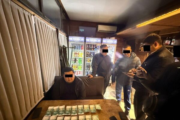 ГКНБ задержал судью Аламудунского райсуда и секретаря Чуйского облсуда - Sputnik Кыргызстан