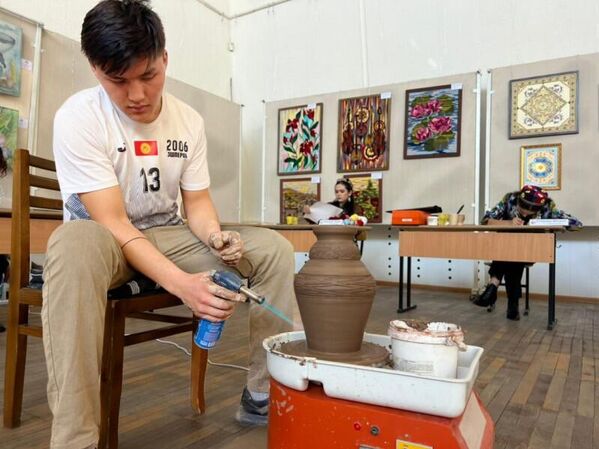 В Национальном музее изобразительных искусств имени Г.  Айтиева состоялось официальное открытие номинации "художественные ремесла" - Sputnik Кыргызстан