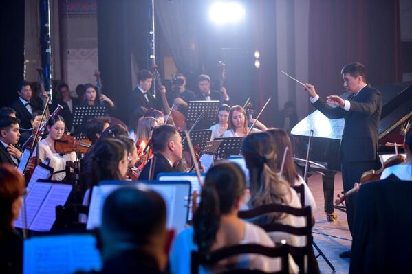 Программа игр включает восемь конкурсных номинаций: фортепиано, изобразительное искусство, народное и эстрадное пение, народный танец, диджеинг, исполнение на народных инструментах, а также художественные ремесла - Sputnik Кыргызстан