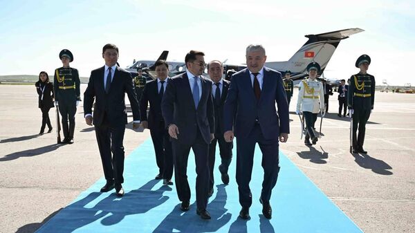 Министрлер кабинетинин төрагасы Адылбек Касымалиев Казакстанга иш сапары менен барды - Sputnik Кыргызстан