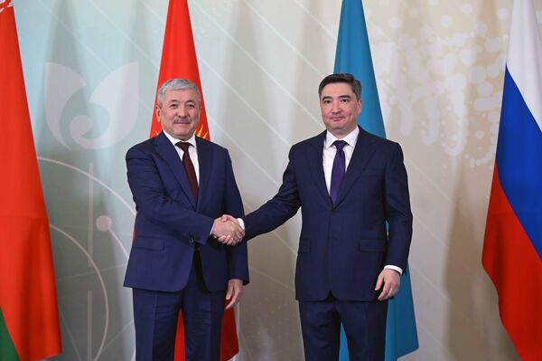 Председатель кабмина КР Адыльбек Касымалиев принял участие в узкоспециализированном заседании Евразийского межправительственного совета в Казахстане - Sputnik Кыргызстан