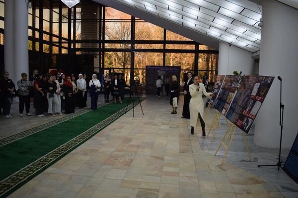 Выставка Фантастический мир Михаила Буглакова прошла в Бишкеке - Sputnik Кыргызстан