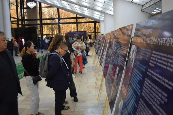 Выставка Фантастический мир Михаила Буглакова прошла в Бишкеке - Sputnik Кыргызстан