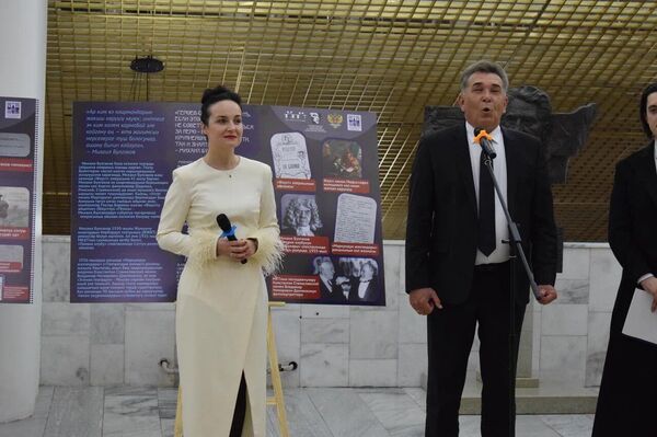 Выставка Фантастический мир Михаила Буглакова прошла в Бишкеке - Sputnik Кыргызстан