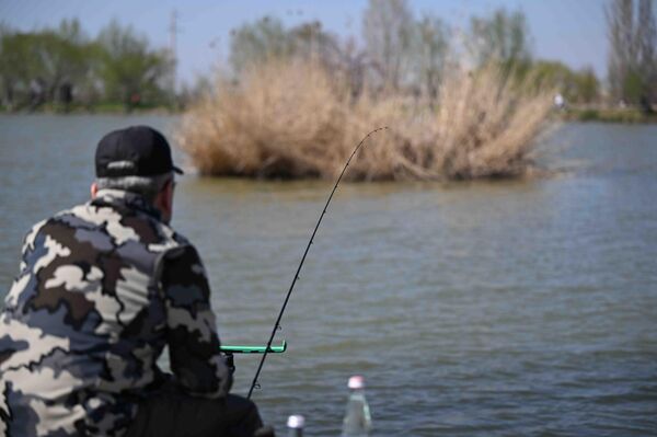 Глава кабмина отметил, что Кыргызстан — горная страна и одновременно водная башня Центральной Азии Глава кабмина отметил, что Кыргызстан — горная страна и одновременно водная башня Центральной Азии - Sputnik Кыргызстан