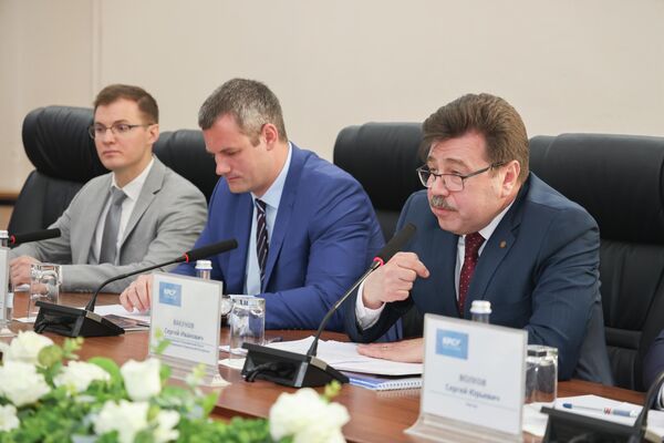 Они предусматривают реализацию совместных образовательных программ, включая программы повышения квалификации и обучение с применением дистанционных технологий, развитие сетевых форматов, а также академическую мобильность студентов и преподавателей. - Sputnik Кыргызстан