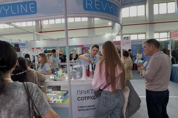 На выставке представлены медицинское оборудование, фармацевтическая продукция, медицинские изделия, решения для реабилитации и физиотерапии, а также цифровые и IT-технологии - Sputnik Кыргызстан