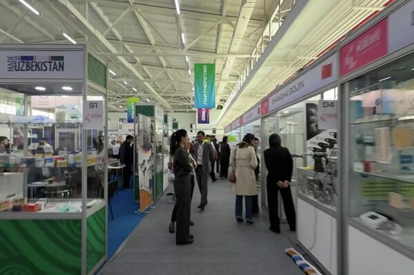 Выставка проходит с 31 марта по 2 апреля на манеже Кыргызской государственной академии физической культуры и спорта. В ней участвует более 90 компаний из 10 стран. - Sputnik Кыргызстан