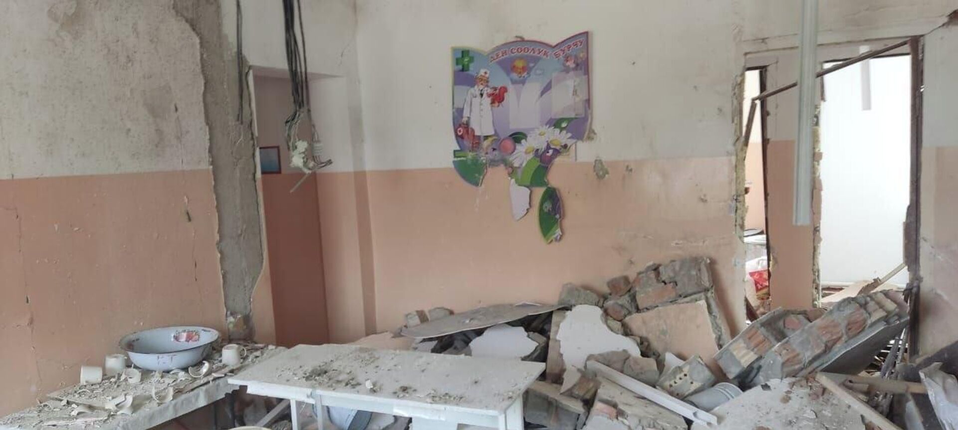 Последствия взрыва водонагревателя в детском саду в Ноокенском районе - Sputnik Кыргызстан, 1920, 31.03.2026