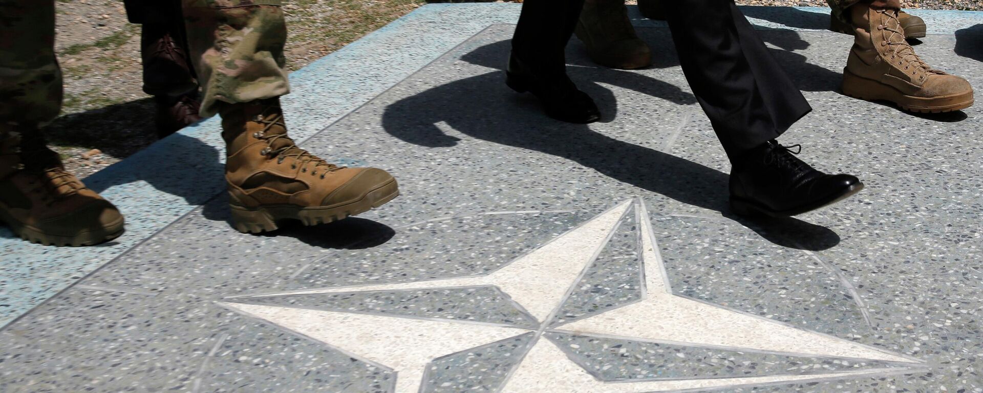  НАТОнун логотиби - Sputnik Кыргызстан, 1920, 02.04.2026