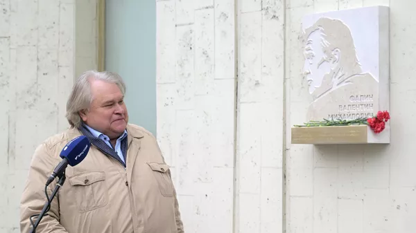 Открытие мемориальной доски в память о Валентине Фалине - Sputnik Кыргызстан