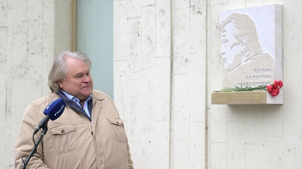 Открытие мемориальной доски в память о Валентине Фалине - Sputnik Кыргызстан