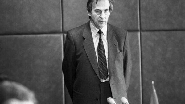 Саясий таланттардын эң сейреги — чындыкка тике карай билүү. Валентин Фалин 100 жашта - Sputnik Кыргызстан