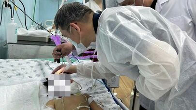 Состояние 4-летней девочки, которая выпала с матерью с шестого этажа в Бишкеке