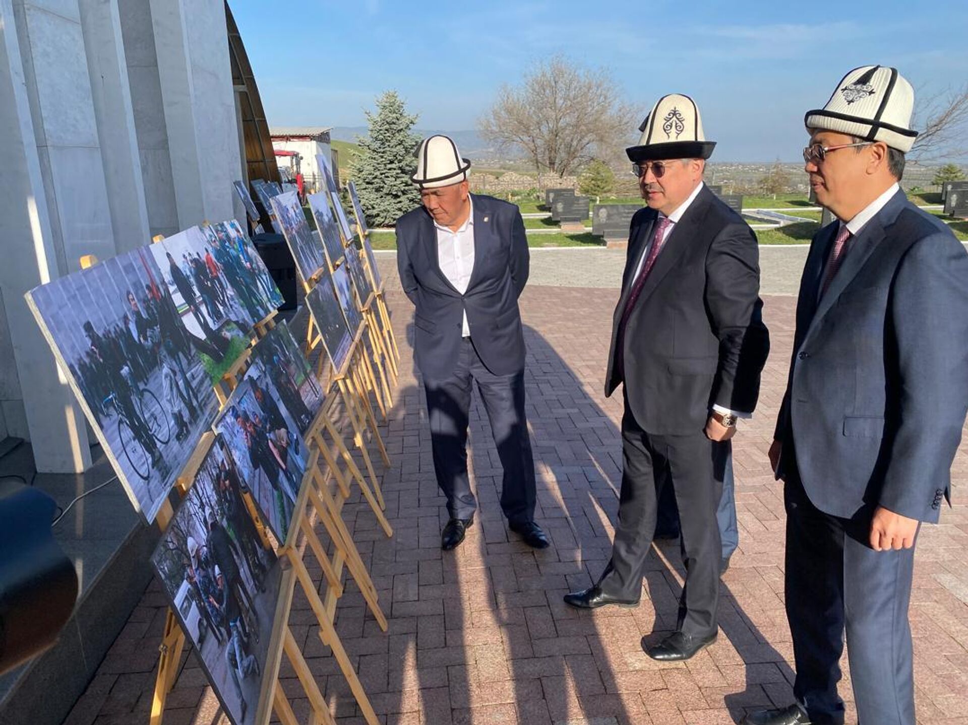 Памятное мероприятие в Ата-Бейите - Sputnik Кыргызстан, 1920, 07.04.2026