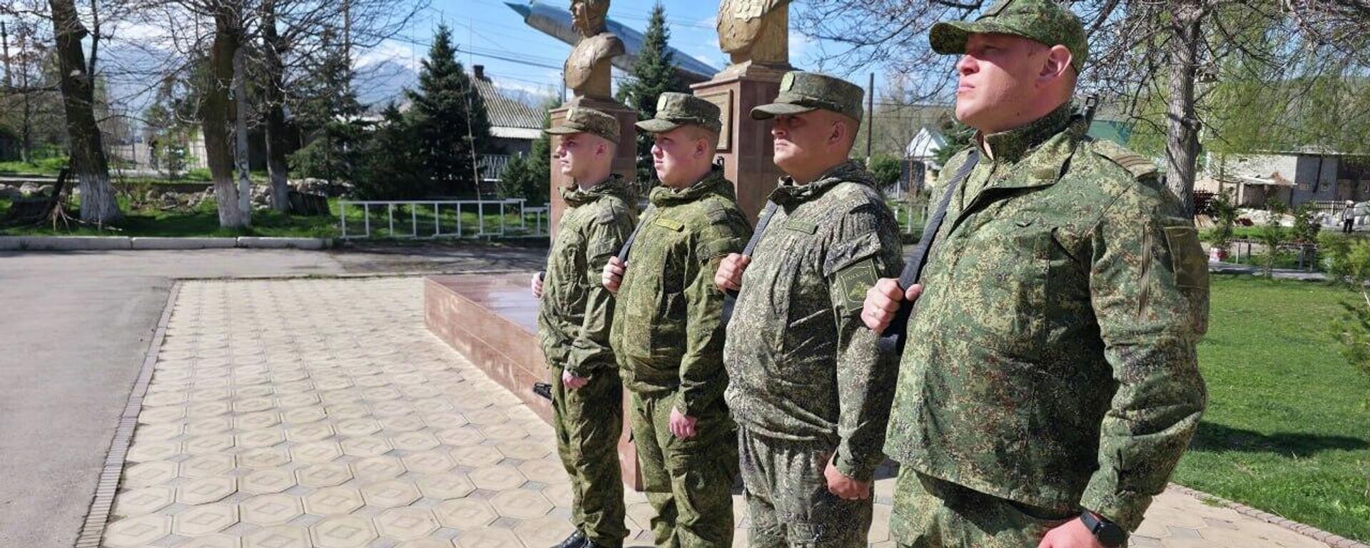 В Беш-Кунгее прошел митинг в честь памяти героев ВОВ - Sputnik Кыргызстан, 1920, 07.04.2026