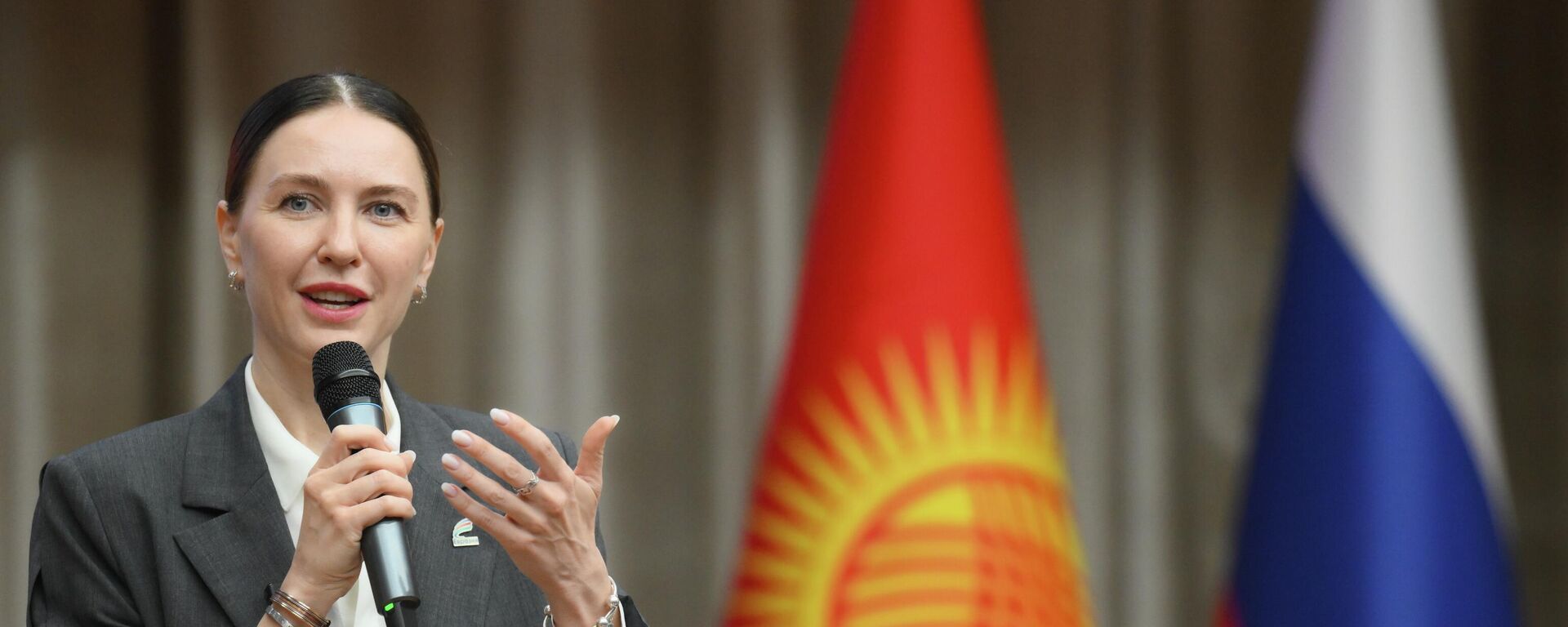 Первый зампредседателя комитета Государственной думы РФ по просвещению, председатель совета АНО Евразия Алена Аршинова - Sputnik Кыргызстан, 1920, 23.04.2026