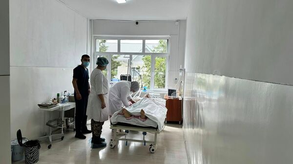 Солдата Погранслужбы выпавшему из пикапа будут оперировать - Sputnik Кыргызстан