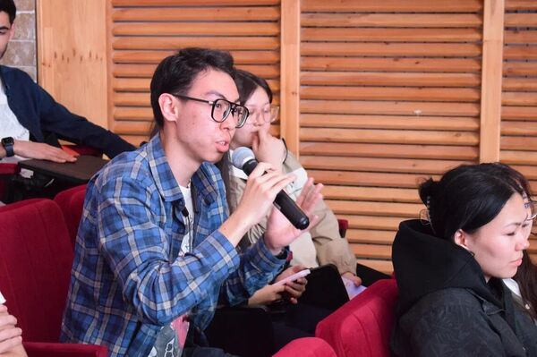 В Бишкеке прошло научно-популярное шоу Очень научные дела - Sputnik Кыргызстан