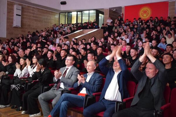 В Бишкеке прошло научно-популярное шоу Очень научные дела - Sputnik Кыргызстан