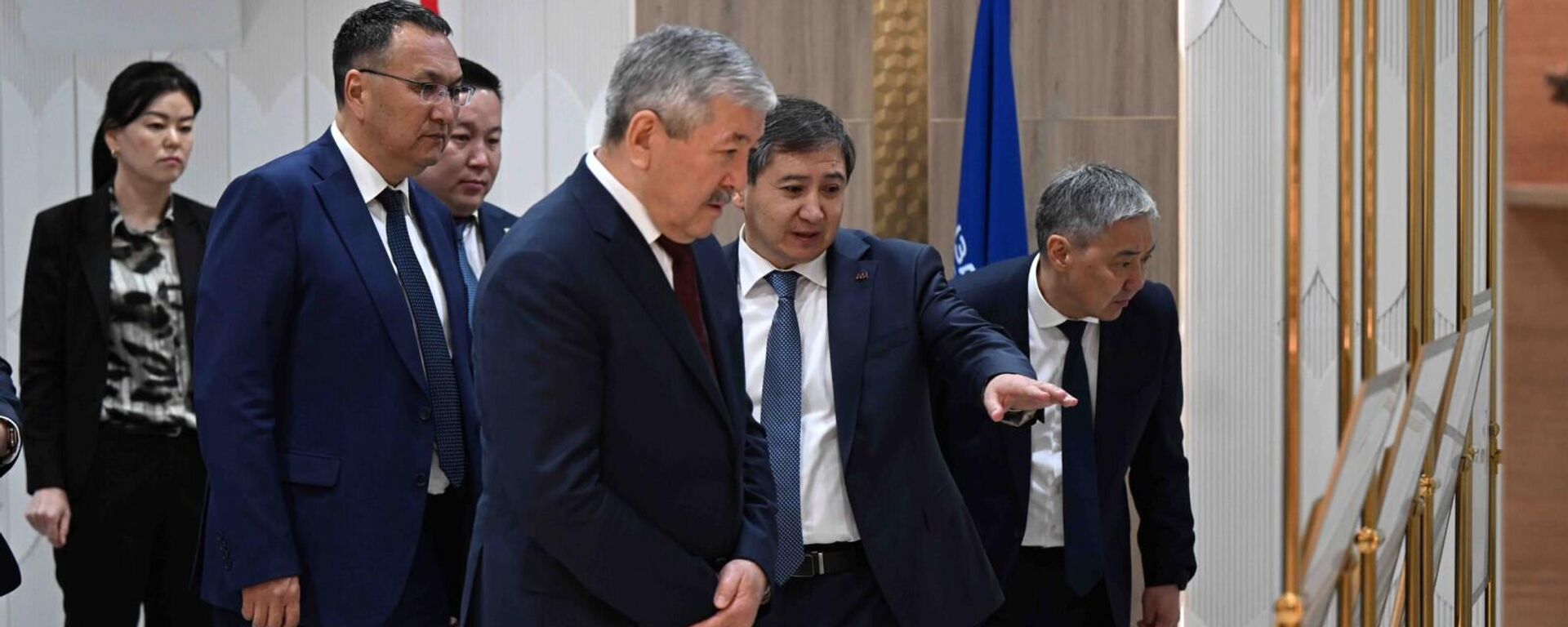 Министрлер кабинетинин төрагасы Адылбек Касымалиев Кыргыз алтын ишканасына барды - Sputnik Кыргызстан, 1920, 09.04.2026