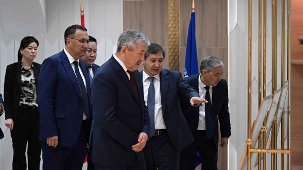 Министрлер кабинетинин төрагасы Адылбек Касымалиев Кыргыз алтын ишканасына барды - Sputnik Кыргызстан