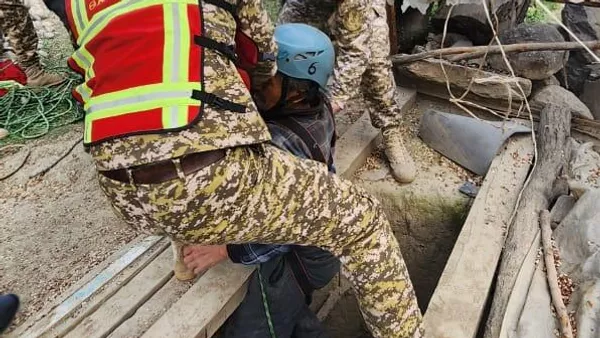 Спасение мужчины, в Баткене, который 16 дней просидел в колодце - Sputnik Кыргызстан