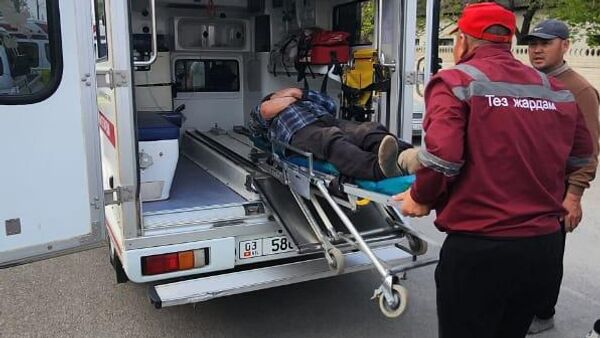 Кудукка түшүп кеткен кишини куткаруу - Sputnik Кыргызстан