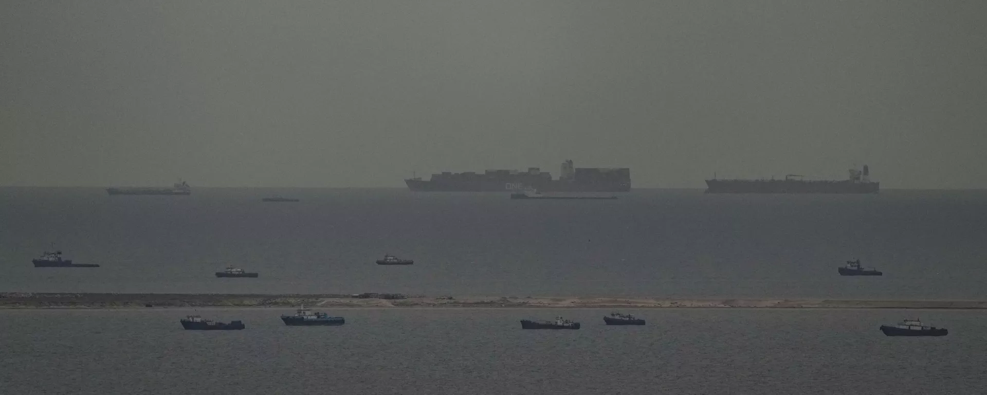Суда в Ормузском проливе - Sputnik Кыргызстан, 1920, 10.04.2026