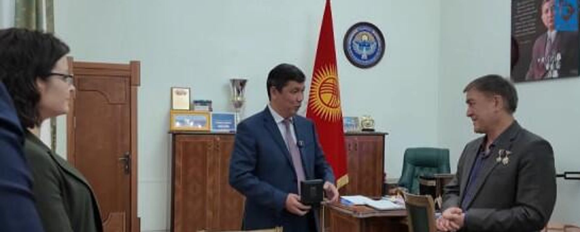 Встреча мэра Бишкека Айбека Джунушалиева и космонавта Салижана Шарипова - Sputnik Кыргызстан, 1920, 10.04.2026