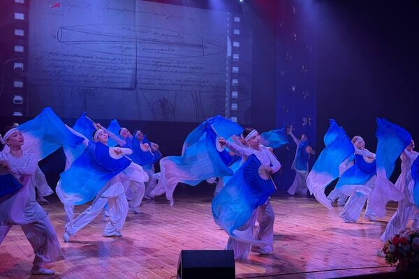 В Бишкеке прошел концерт к юбилею полета Гагарина В Бишкеке прошел концерт к юбилею полета Гагарина - Sputnik Кыргызстан